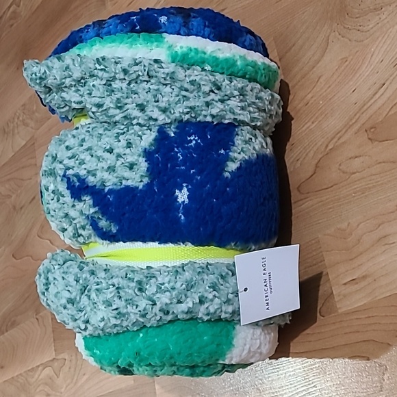 American Eagle‎ Outfitters Blanket - Picture 7 of 10